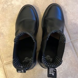 EUC Flora Dr. Martens size 8 women’s